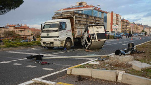 Ortaca’da takla atan araç kamyonun altında kaldı; 2 Yaralı
