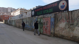 Mudanya Stadı’nın duvarları bakımsızlıktan dökülüyor
