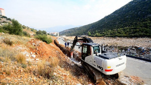 Emek Mahallesinin İçme Suyu Hattı Yenileniyor
