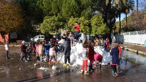 Fethiye’de belediye karı okul bahçesine taşıdı
