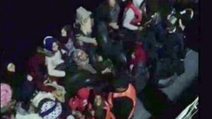 İzmir’de göçmen kaçakçılığı: 54 kişi yakalandı