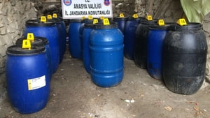 Amasya’da 5 bin litre sahte içki ele geçirildi
