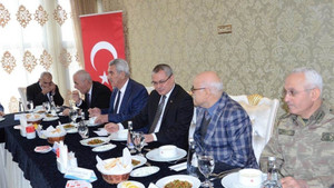 Vali Deniz, aşiret lideriyle bir araya geldi
