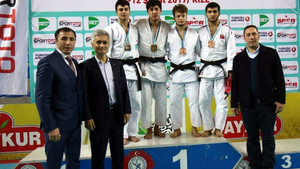 Kağıtsporlu judocular, Rize’den mutlu döndü

