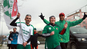 Sevgili için 15 kilometre koştular
