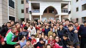 Başkan Karaosmanoğlu, Gebze Emlak Konut okulunu ziyaret etti
