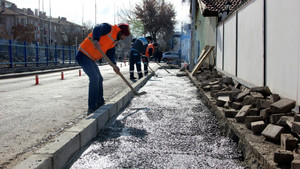 İsfendiyar Sokak’ta yollar düzenleniyor

