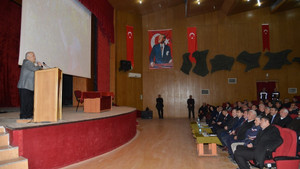 Vali Şentürk, Muhtarları Bilgilendirme Toplantısına katıldı
