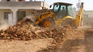 Akçakale Belediyesi kırsalda yolsuz mahalle bırakmıyor
