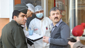 Güpegündüz kuyumcu soydular
