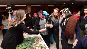 Huzurevi sakinleri Sevgililer Günü’nde tiyatro keyfi yaşadı
