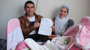 Yeni doğan bebeklerine ‘Evet’ ismini verdiler
