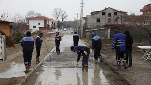 Başiskele’de beton yol çalışmaları devam ediyor
