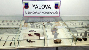 Durdurulan minibüsten Çanakkale Savaşında kullanılan silah ve malzemeler çıktı
