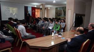 Vali Ustaoğlu, öğrencilerle bir araya geldi
