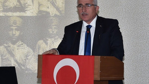 Vali Tuna kariyer günlerinde öğrencilerle bir araya geldi
