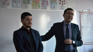 14 yıl sonra ilkokul öğretmenini buldu

