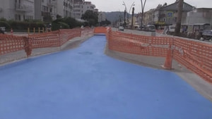 Bisiklet yolu maviye boyandı