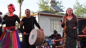 Balkan müziğinin güçlü sesi Suzan Kardeş Vezirhan’ı salladı
