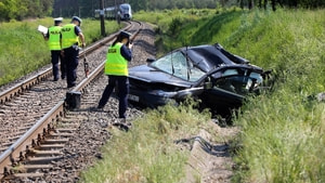 Polonya’da otomobil trene çarptı
