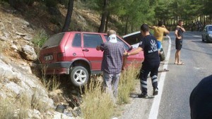 Milas’ta yola dökülen yağ kazaya neden oldu