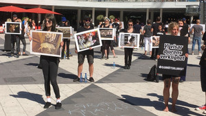 İsveç’te hayvan hakları için sessiz protesto gösterisi
