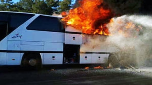 Tur otobüsü cayır cayır yandı