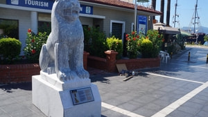 Mitolojik Aslan Heykeli Yat Limanı'nda