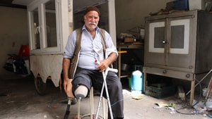 64 yaşındaki engellinin ekmek teknesini çaldılar
