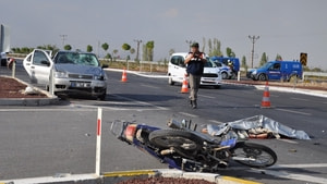 Konya’da otomobil ile motosiklet çarpıştı: 1 ölü, 4 yaralı
