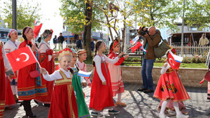 Festival halkların kardeşliğine sahne oldu