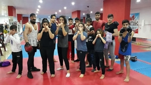 Mardinli kızlar kick boks ile çocuk gelinlere önlem arıyor