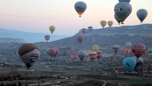 Kapadokya’da yer turist gök balon dolu