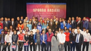 Trabzon’da 102 bireysel sporcu ile 8 kulübe yaklaşık 200 bin TL para ödülü verildi
