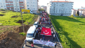 Öğrencilerden şehitlere vefa yürüyüşü
