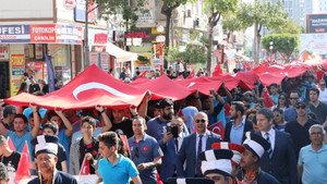 1 kilometrelik dev Türk bayrağı ile ’57. Alay Çanakkale Vefa Yürüyüşü’
