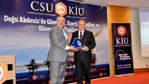 Kıbrıs İlim Üniversitesi’nden ‘Doğu Akdeniz’de Güvenlik Enerji Stratejileri ve Küresel Göç İlişkileri’ konferansı
