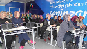 Türk Telekom Teknoloji Seferberliği projesi Konyalı kadınlarla buluştu
