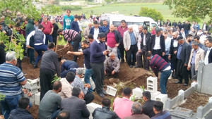 Aynı kuyuda boğulan çocuklar yan yana defnedildi
