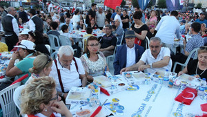 Muharrem İnce Avcılar’da iftarda vatandaşlarla bir araya geldi