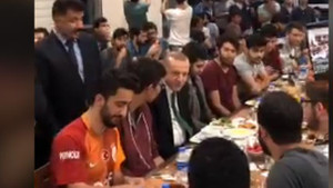 Cumhurbaşkanı Erdoğan gençlerle sahur sofrasında buluştu