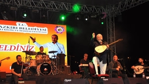 Ünlü şarkıcı Onur Akın Dazkırı’da konser verdi

