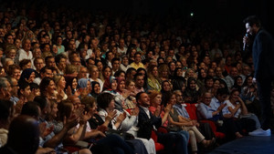 Bursa’da Emel Sayın ve Emre Altuğ rüzgarı
