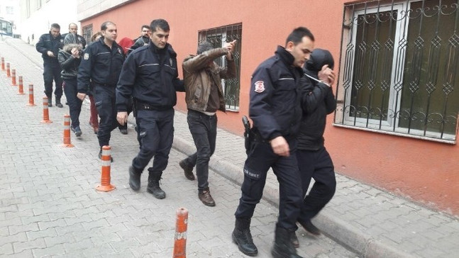 Uyuşturucu Operasyonunda Gözaltına Alınan 8 Zanlı Adliyeye Sevk Edildi
