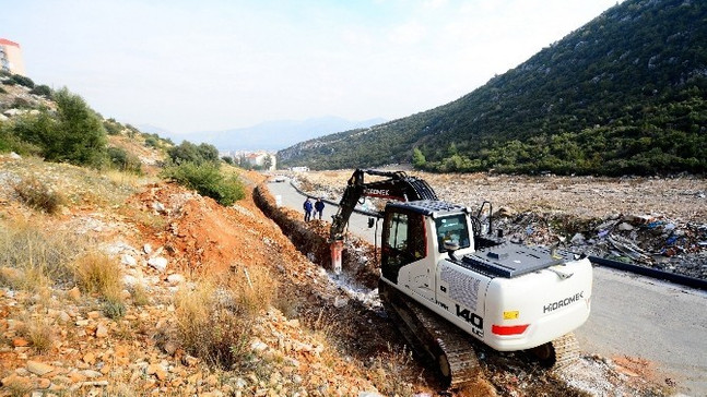 Emek Mahallesinin İçme Suyu Hattı Yenileniyor
