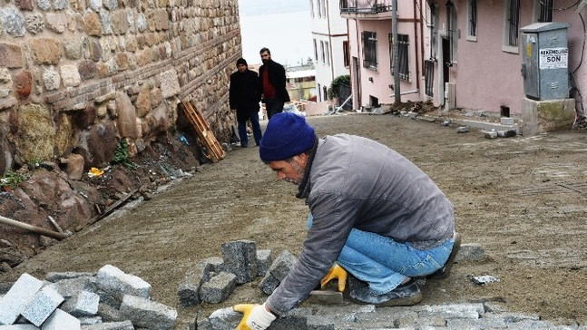 İzmit’te üst yapı çalışmaları sürüyor
