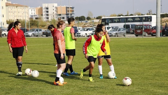 Döşemealtı Kadın futbol takımı Beşiktaş’a konuk olacak
