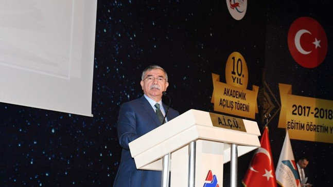 Bakan Yılmaz:  “Müfredatı gözden geçiriyoruz”