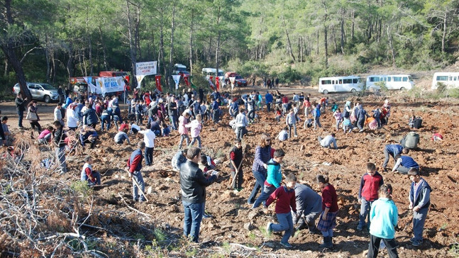 1700 öğretmen için 1700 fidan toprakla buluştu