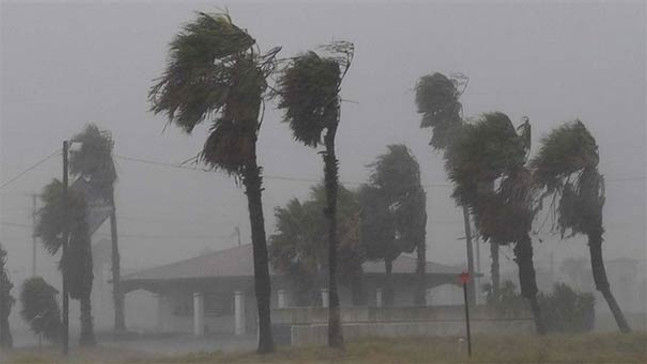 Hindistan’da şiddetli rüzgar: 8 ölü